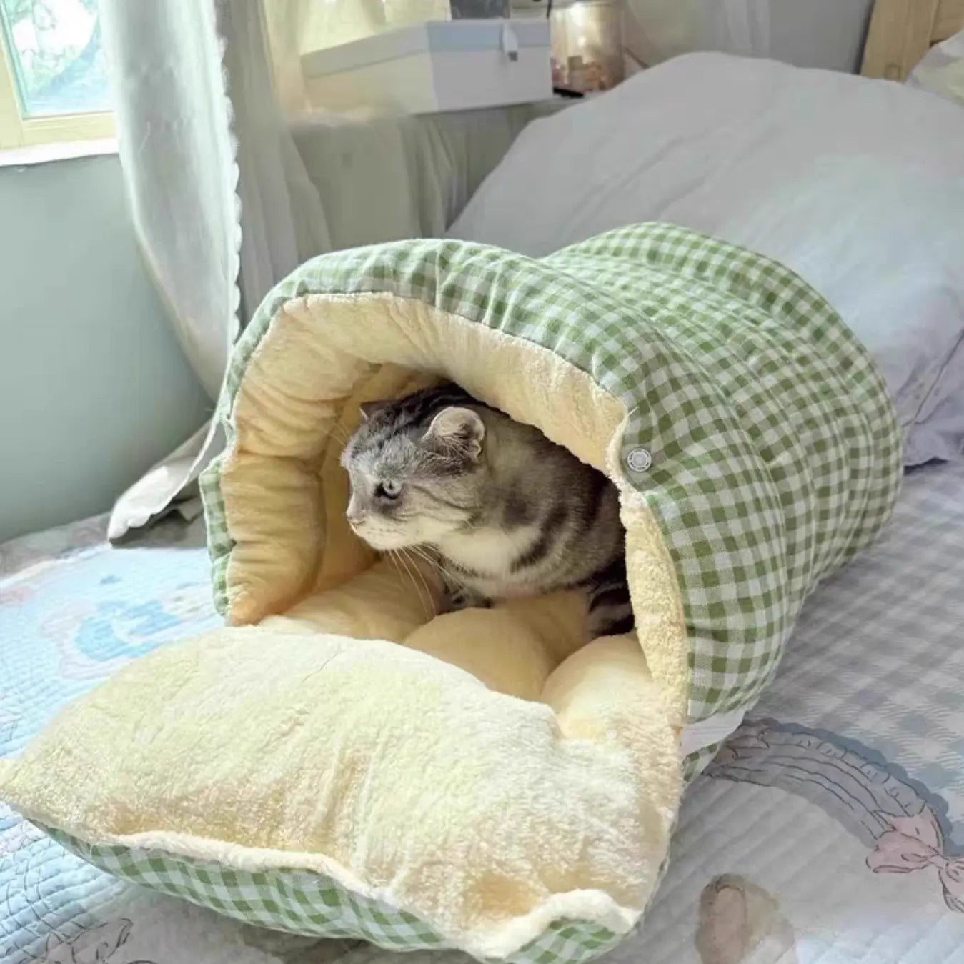 Cozy Cloud 2-in-1 Cat Cave: Ultra-Plush Thermal Winter Bed (Washable)